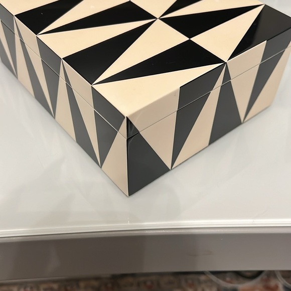 Jonathan Adler MEDIUM OP ART LACQUER BOX - Picture 6 of 17